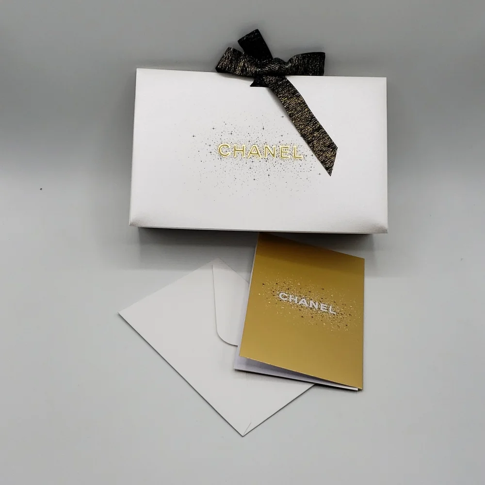 CHANEL Holiday Gift Bag with Card